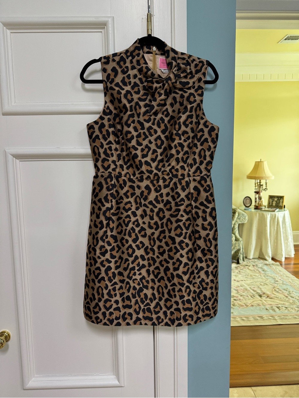 Kate Spade Leopard print jacquard shift dress
Size 10